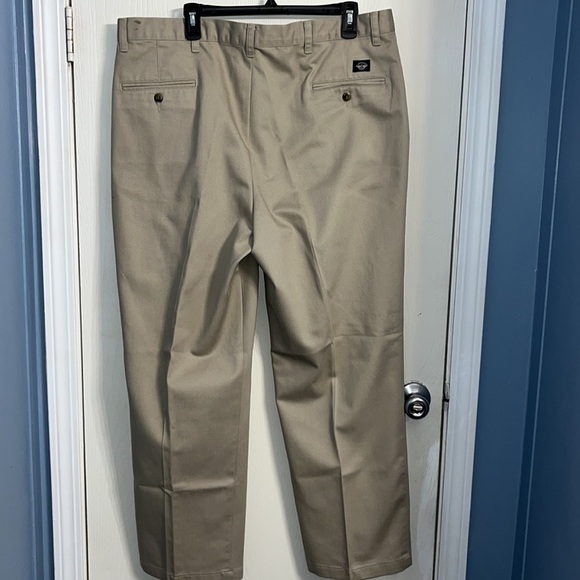 Men’s Docker Khakis Excellent condition - Picture 5 of 5